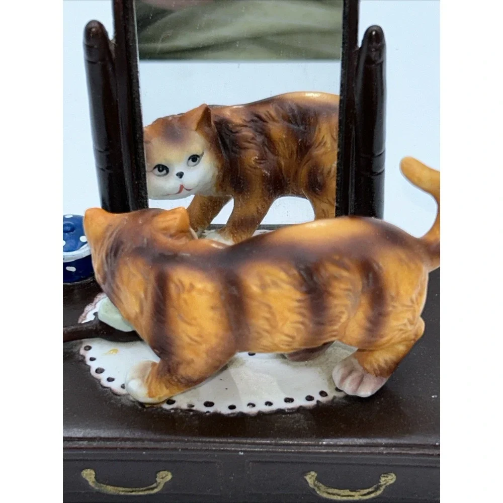 Rare Vintage 1980's J.S.N.Y.~Cat In The Dresser Mirror Figurine~